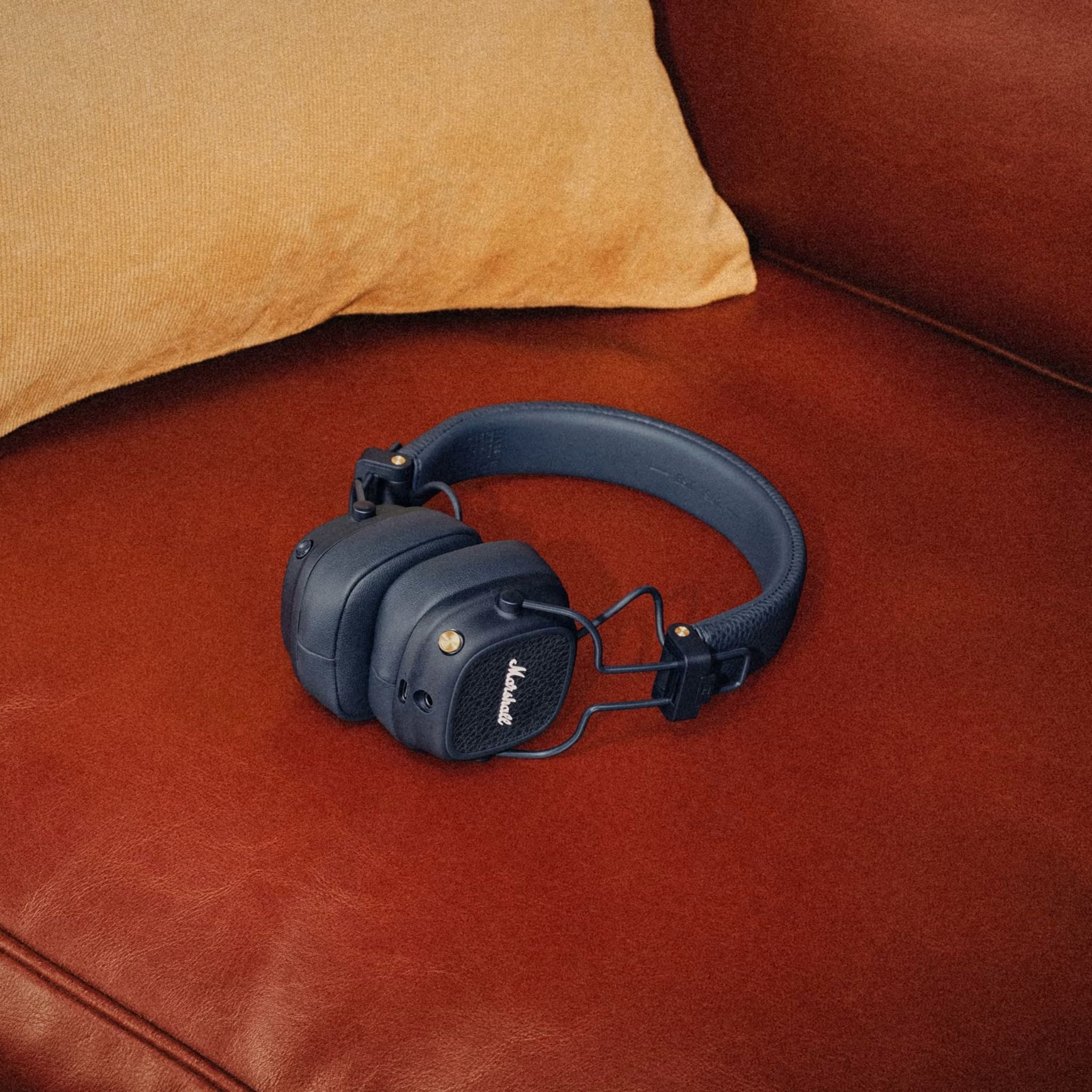 Marshall Major V Wireless On-Ear Headphones with Rugged & Foldable Design, Wireless Charging, 3 Hours Charging Time, Customizable M-Button, Bluetooth Version 5.3, Up to 100 Hours Play Time - Blue